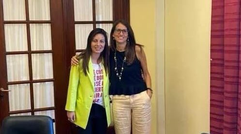 EliGAlcorta's tweet photo. Con mucha alegría recibo la noticia de que @AyelenMazzina será la nueva ministra del @MinGenerosAR. Compañera generosa, humilde y con una gran capacidad de gestión. Confío en que seguirá levantando bien alto las banderas de los derechos de las mujeres y LGBTI+. ¡Éxitos compañera! https://t.co/2dtJw9t4O9