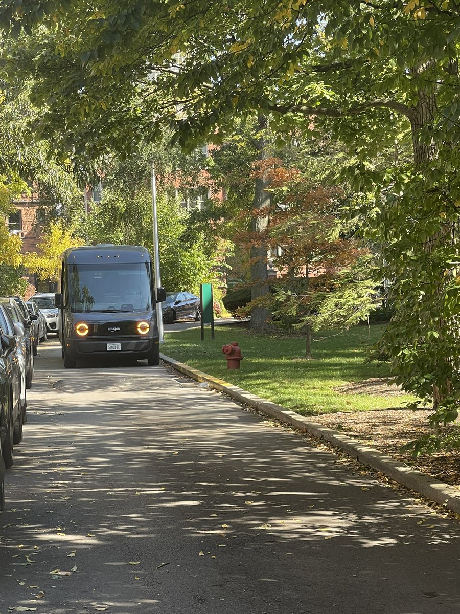 Seen the wild today! A <a href="/Rivian/">Rivian</a> EV fulfillment truck for <a href="/amazon/">Amazon</a> - exciting these zero emission vehicles are now in #Chicago neighborhoods.