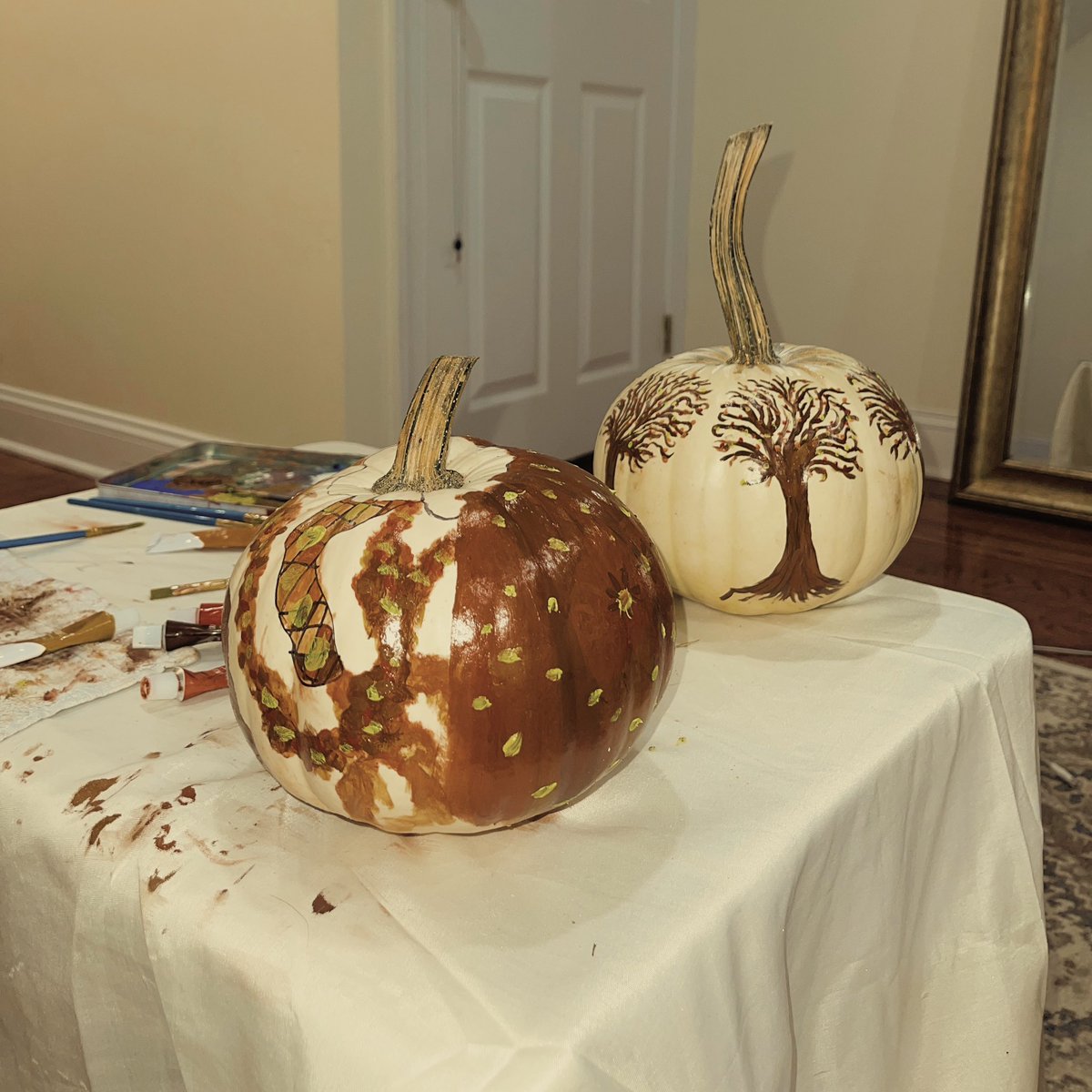 BatoolAbdi's tweet photo. pumpkin paint night 🍁🍂 https://t.co/f7fbfWThZQ