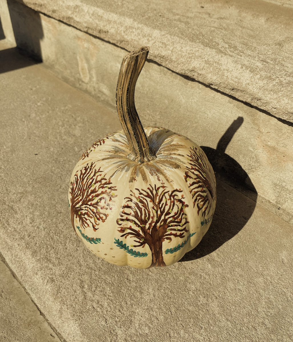 BatoolAbdi's tweet photo. pumpkin paint night 🍁🍂 https://t.co/f7fbfWThZQ