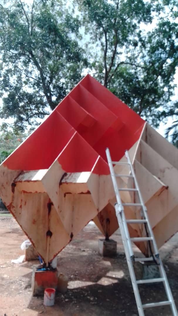 DATAZUCAR_'s tweet photo. Se avanza la empresa @DATAZUCAR_ en la tarea de reparación y mantenimiento de la escultura "Cristal de Azúcar", de Eliseo Valdés en el Pabellón de la Agroindustria Azucarera en Expocuba. #DatazucarEsFuturo #DatazucarPresente #CubaViveYTrabaja https://t.co/O4I8PdYNO2
