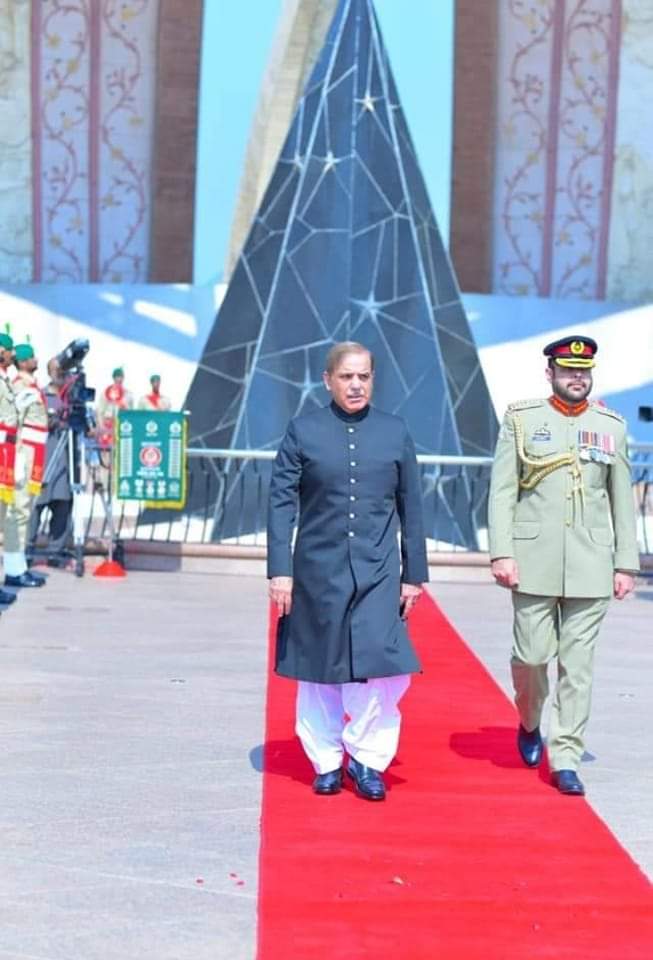 AhsenFarooq1's tweet photo. وزیراعظم پاکستان شہبازشریف کے لیے بڑا عالمی اعزاز
اقوام متحدہ کی موسمیاتی تبدیلیوں اور مسائل کے حل سے متعلق تنظیم (سی_او_پی_27)کا وزیراعظم شہبازشریف کو نائب صدارت دینے کا اعلان
#Leadr❤️
#جلن_برقرار
@CMShehbaz
@MaryamNSharif https://t.co/OIajkXAdJX