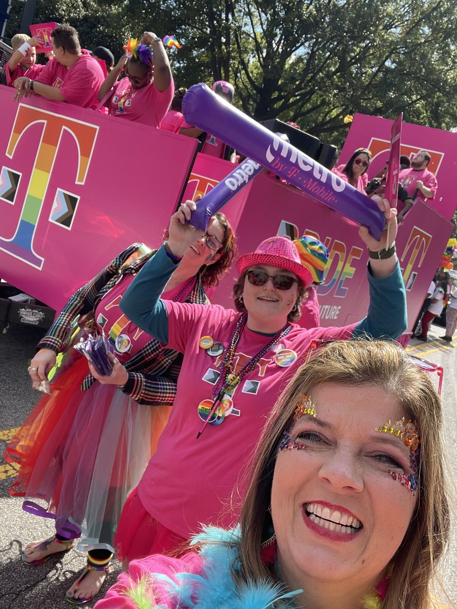 kborkat's tweet photo. Fantastic weekend at Pride Parade with my @TMobile family! 🏳️‍🌈 #BeYou #magentapride #tmobileforbusiness #Pride2022 https://t.co/MedTsU2Owa