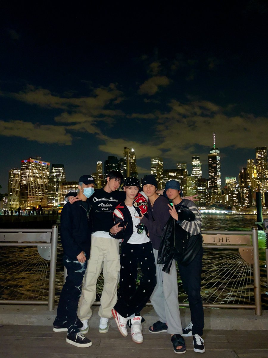 What a beautiful night✨🌉🌃

#NCT127 #NEWYORK #NCT127inNY
#TAEYONG #DOYOUNG #MARK #JUNGWOO #HAECHAN #TY_TRACK
#EastRiver