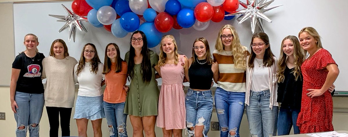 ❤️Your 2022 Lady Stars Golf Team💙 What a great season but an even better group of young ladies!