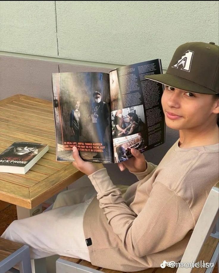 mongfss's tweet image. Rinney au |Recording 📷

Onde robin grava um video desabafando seus sentimentos pelo seu melhor amigo,mas não esperava vazar esse video para seu grupo de amigos.

Ou onde finney recebe um video de seu melhor amigo confessando sentimentos por ele ao invés do trabalho de historia.