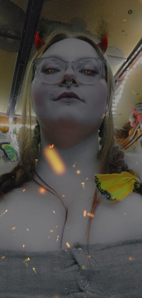 Pagan_Priestess's tweet photo. There are always 2 sides to every bitch. Which side calls you in 😈🥵🔥

#Switch #BratSub #findom #HaveBoth https://t.co/aQYhvL5p32