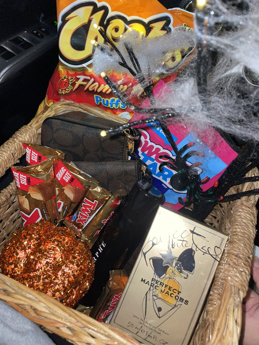 I was in a relationship for 5 years and never received something as cute and simple as a spooky basket. My boo now who I’ve been talking to for a couple of months gifted me one last night. Moral of the story, never settle ladies 😉