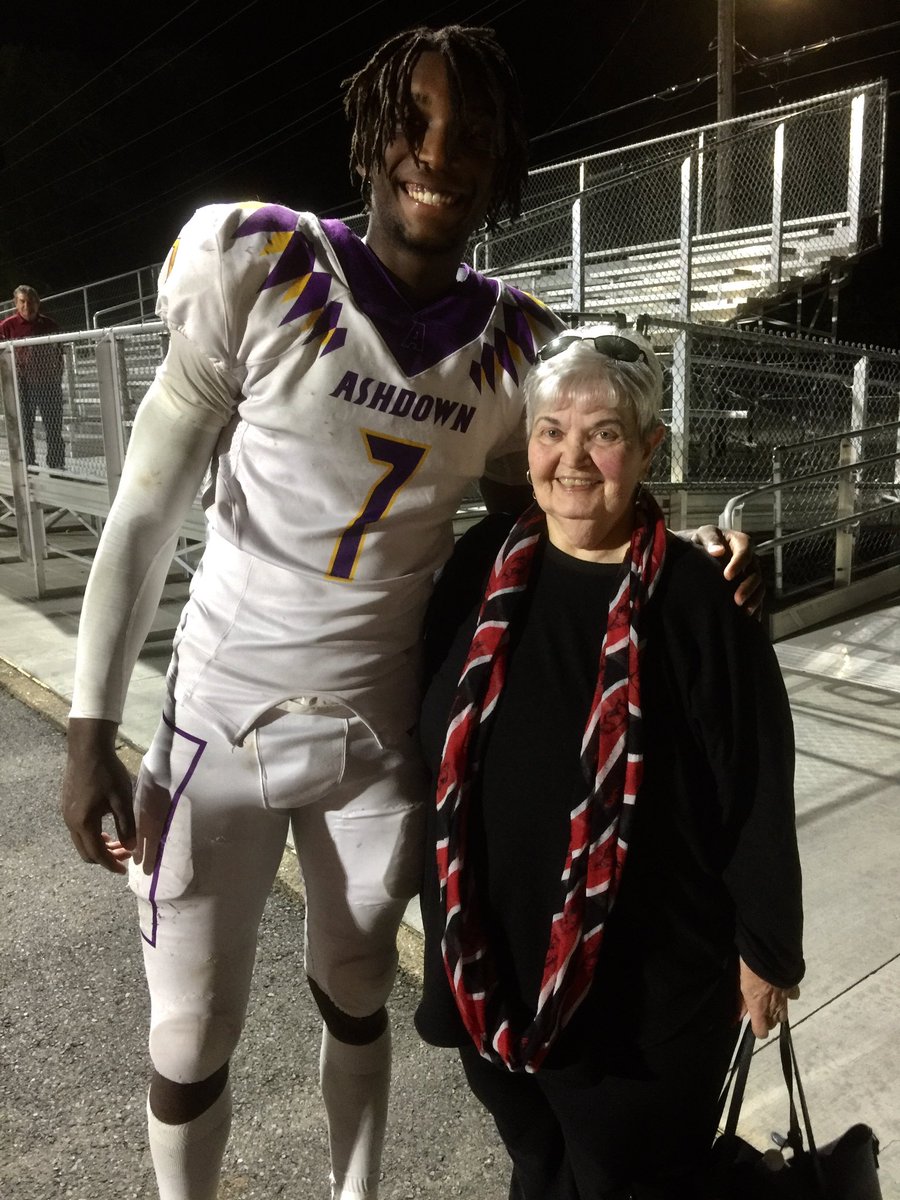 HthomaHazel's tweet photo. @easter_shamar Enjoyed watching you play at Malvern Friday night! #7 Go Hogs @CanaanSandy https://t.co/If2vgXyKiL