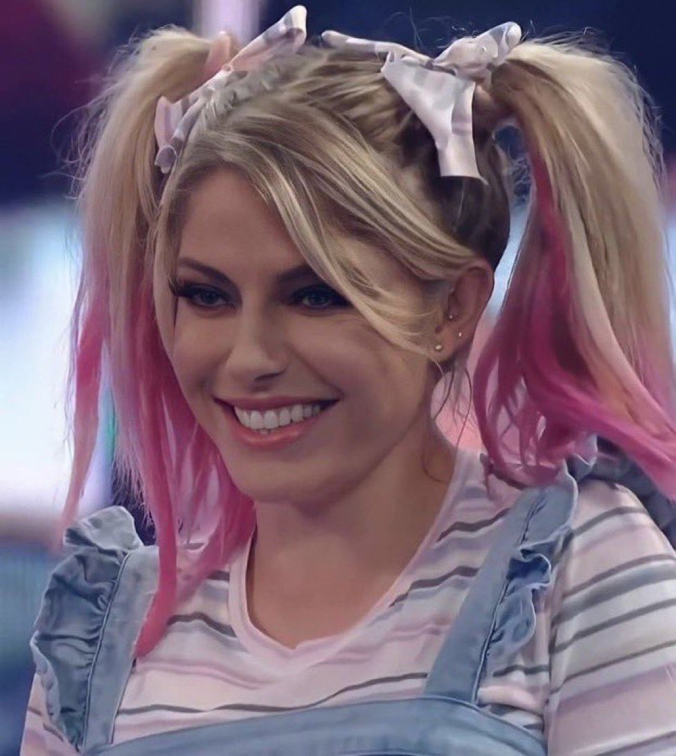 TwistedBliss0's tweet photo. Who ever thought I could have such a cute smile 🤭 https://t.co/cyNTNj1h5H