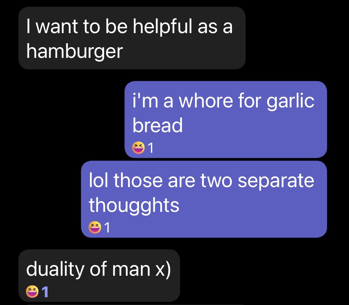 sushirollllll's tweet photo. me and my roommate, everyone. https://t.co/vxH1Iqmgn5