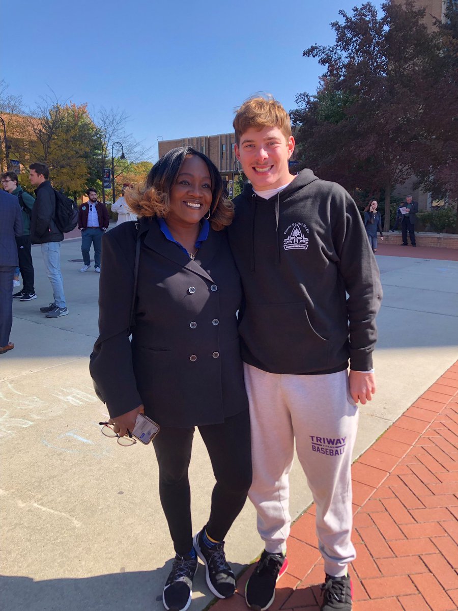 DrNelsonPortage's tweet photo. Today was another wonderful day in the books. Our great Senator Sherrod Brown came out to visit with our Kent State students. We must all get out and VOTE this election. These students are our future. We need to collectively- young and old need to have our voice be heard! https://t.co/ccZypt6CWL