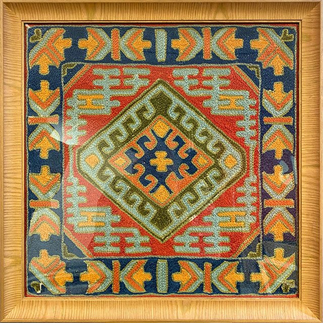 Tools_shop's tweet image. 【横浜ジョイナス店 @Tools_yokohama】
お客様からご注文いただいた刺繍の額装が、とても素敵に仕上がりました！

平面だけでなく、立体物も額装できるのがジョイナス店の強み。
海外旅行の思い出や、大事にしまっていた宝物。
お気に入りの刺繍やスカーフで、お部屋を彩ってみませんか？

#FRAMESTYLE