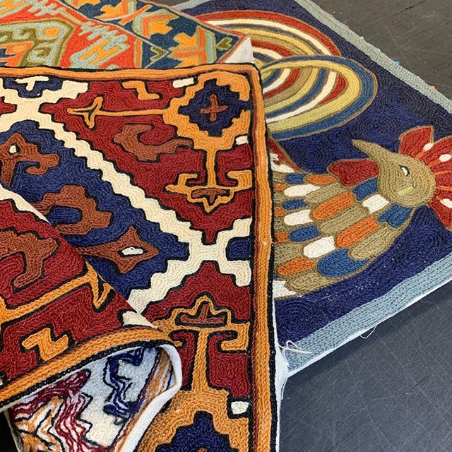 Tools_shop's tweet image. 【横浜ジョイナス店 @Tools_yokohama】
お客様からご注文いただいた刺繍の額装が、とても素敵に仕上がりました！

平面だけでなく、立体物も額装できるのがジョイナス店の強み。
海外旅行の思い出や、大事にしまっていた宝物。
お気に入りの刺繍やスカーフで、お部屋を彩ってみませんか？

#FRAMESTYLE