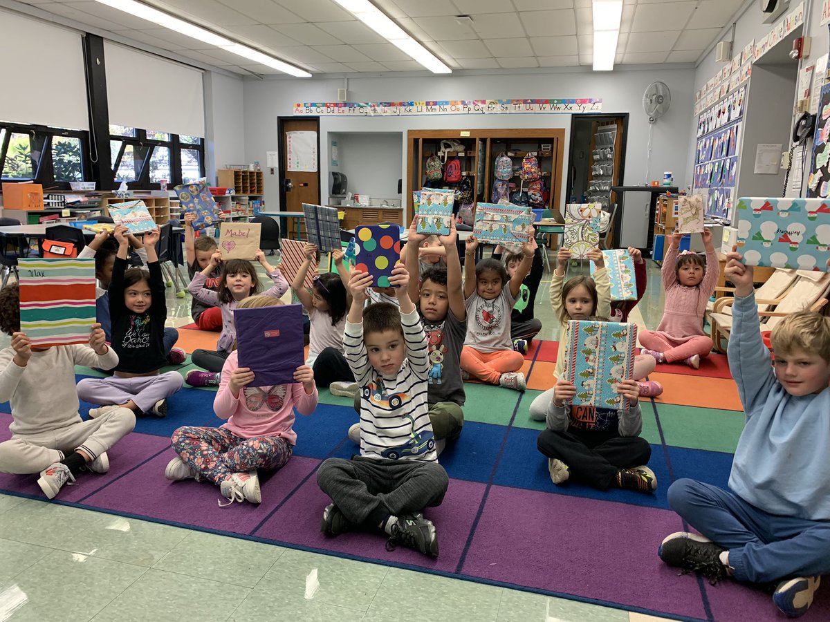 Stewart_Kinder's tweet photo. We have been falling in love with books since forever. Today we unwrapped books we love to read at home. https://t.co/OMTaxOw7c9