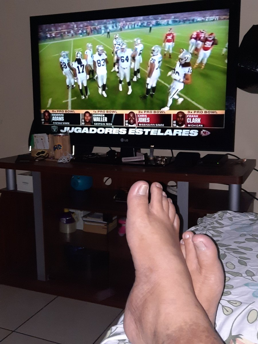 Albitojp's tweet photo. Ya en mi camita listo para el juego #Chiefs vs #Raider
Vamos @PatrickMahomes
#GoChiefs
#NFLTIME https://t.co/ZX8R4N4a9a