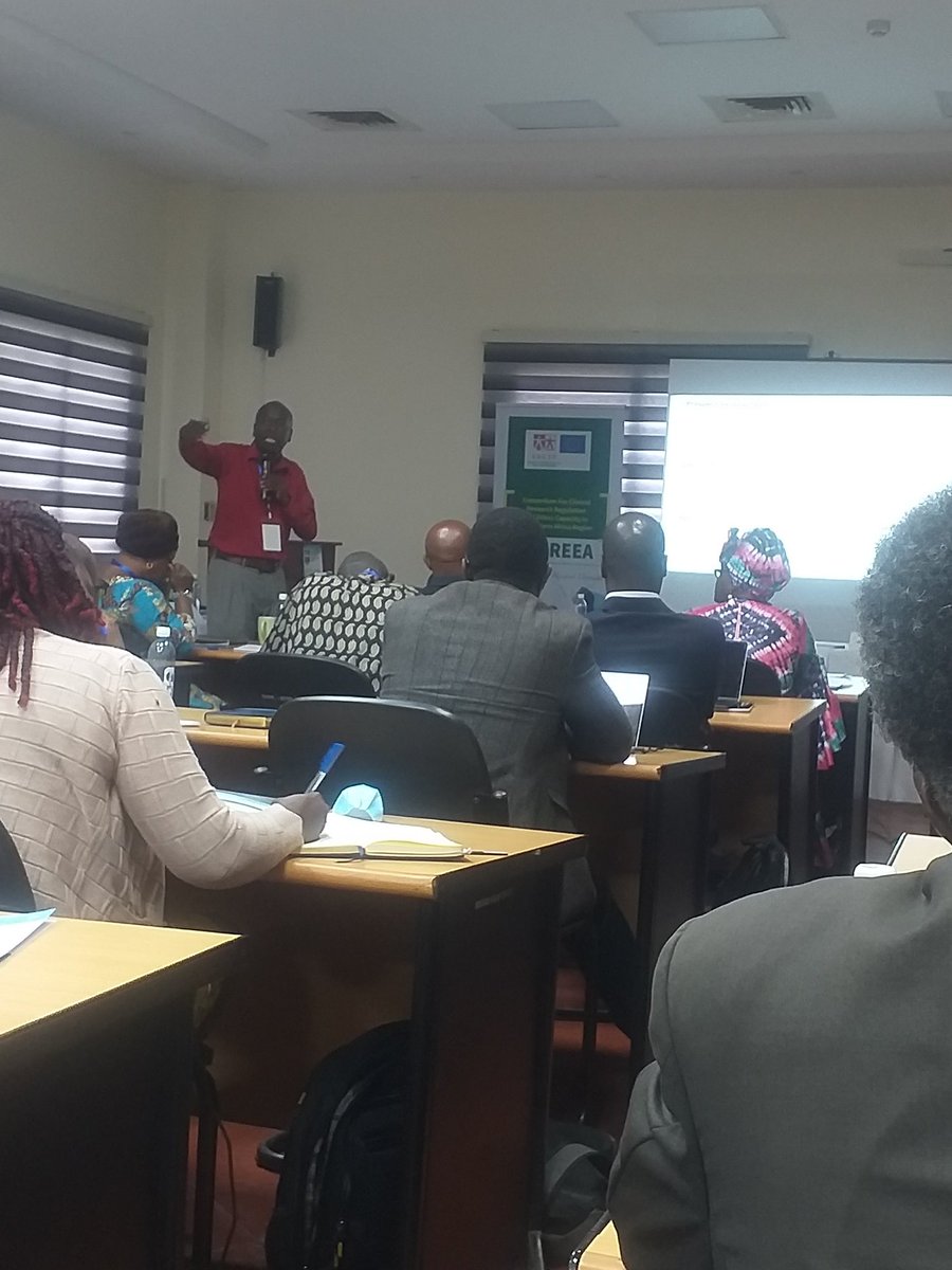 MtandeTiwonge's tweet photo. Dr Noah Kwinaku from #Makelere is discussing appropriate ethical review of #cluster_randomised_trials, #adaptive_trials & #steped_wedged_cluster_trial_designs. Day 1 training by #CCRREEA in #GRRP hapening in Dar es Salaam. @KUHeS_mw 🇲🇼 #COMREC is well represented 🤗 https://t.co/pM1901Ii4F