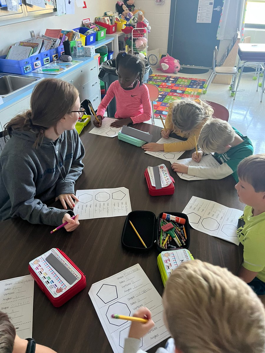 MsAllweinTweets's tweet photo. We are very lucky! Our student-teacher, Ms. S, came to our classroom during her fall break from college…just because she found it valuable! We find her valuable!!! #SRESroos https://t.co/nKOmGh2Xjr