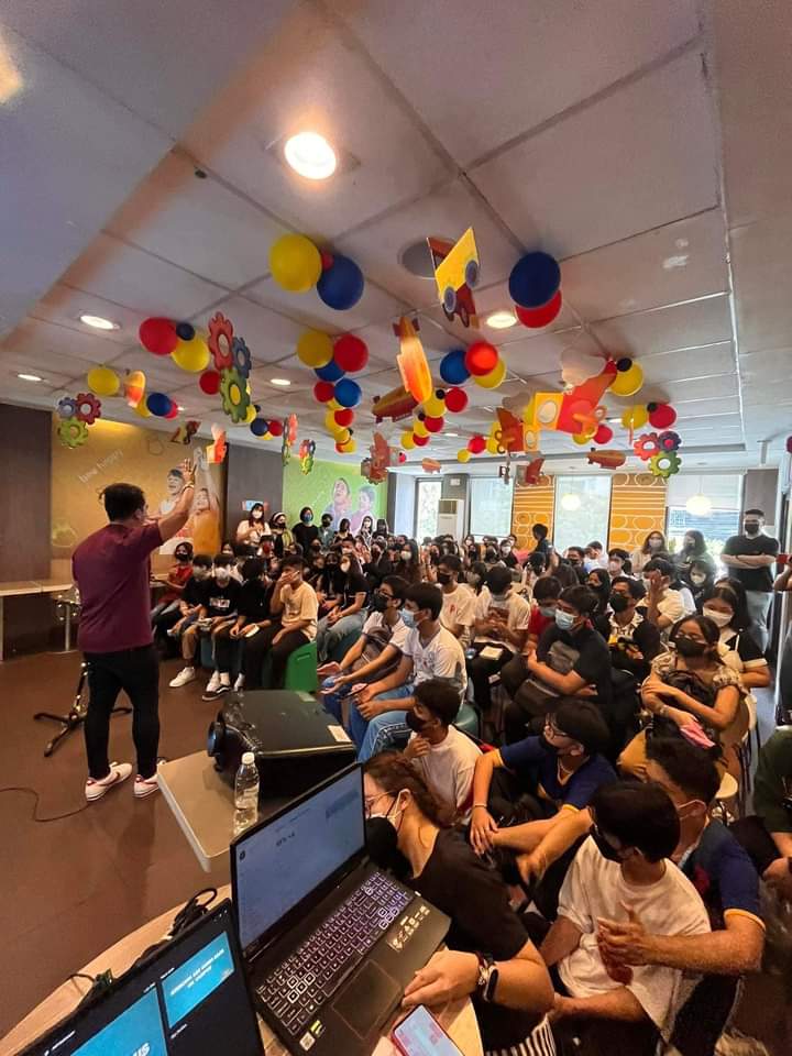 KapeG7's tweet photo. We visited #ElevateUbelt on their anniv!
We learned that storms are part of life and no one is exempted to that. Because the storm you are right now will pass β di everyday bumabagyo. #HaveFaithinJesus https://t.co/pr1bYhyLv0