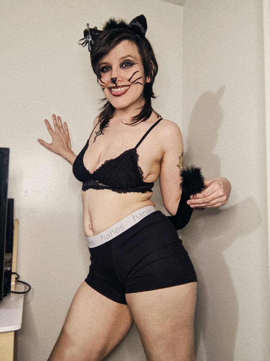 subpixie420's tweet photo. “I don’t know about you, Miss Kitty, but I feel so much yummier.”😼 https://t.co/MpJomYdVLu