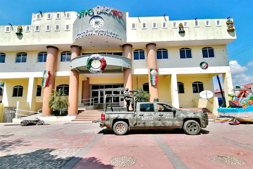 J_Fdz_Menendez's tweet photo. La masacre de San Miguel #Totolapan, en Guerrero, tuvo un nuevo giro por un largo #video de uno de los principales #narcotraficantes de toda esa región del estado, apodado #ElPez. Lo analizamos hoy a las 11 PM en #TodoPersonal https://t.co/Tv2BI0Q63m