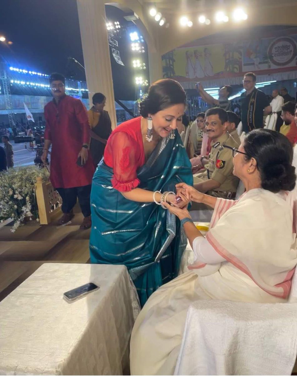 LatikaRava's tweet photo. সবাই বিশ্রীলেখা হয় না। কেউ কেউ
স্বস্তিকা মুখার্জি ও হয়।

#FAM4TMC https://t.co/5PPtCuaV6L