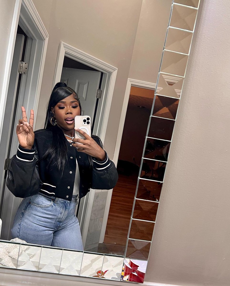 Keiaraupnext_'s tweet photo. Can you knock it out the park? 😏 https://t.co/uCffSsxRR0