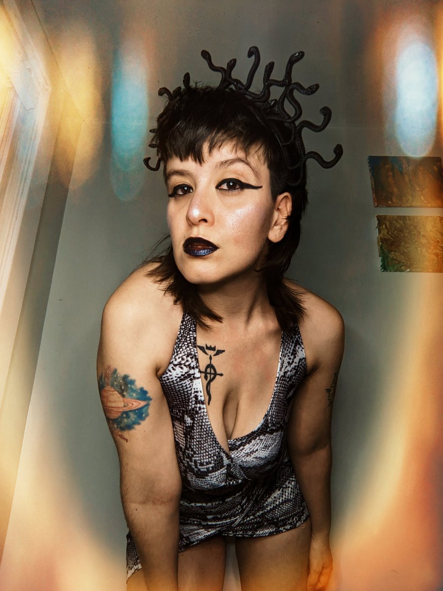 subpixie420's tweet photo. 🐍🖤"I thought Medusa had looked at you, and that you were turning to stone. Perhaps now you will ask how much you are worth?"🐍🖤 https://t.co/NIlDn6JbQO