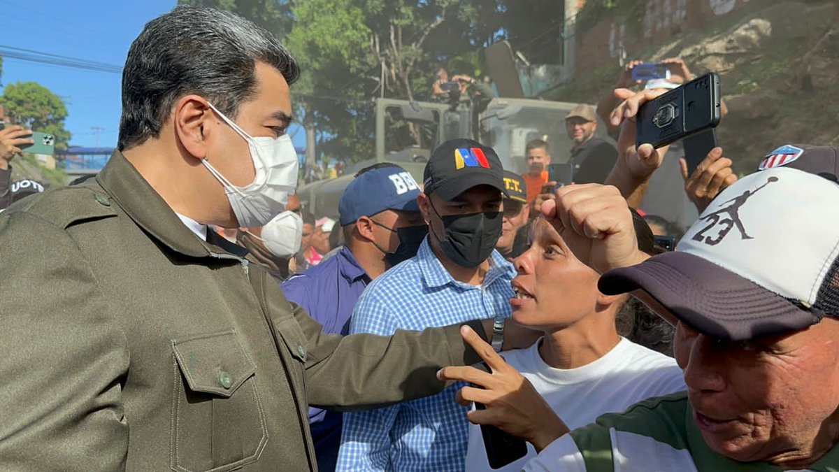RNVinformativa's tweet photo. #EnFotos

Presidente @NicolasMaduro visitó Las Tejerías para inspeccionar las labores de rescate en la zona

#TejeríasRenace #YoSoyDeAqui https://t.co/HmiuncNYZt