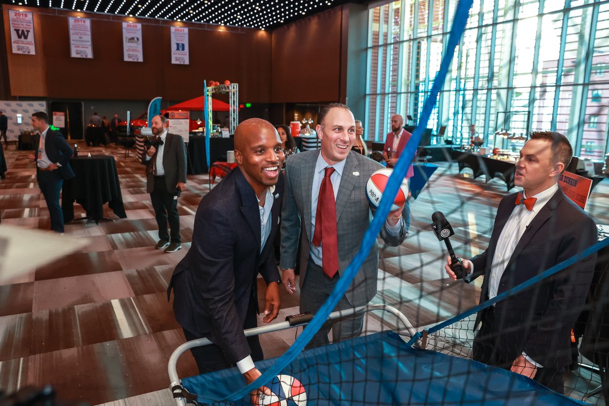 CoachesvsCancer's tweet photo. Congrats to the 17th Annual Coaches vs. Cancer Basket “Ball” in Albany for bringing in nearly $300K to support #CoachesvsCancer and @AmericanCancer last month!

📰: https://t.co/G56SUAzAoK https://t.co/FbkcFDDAWu