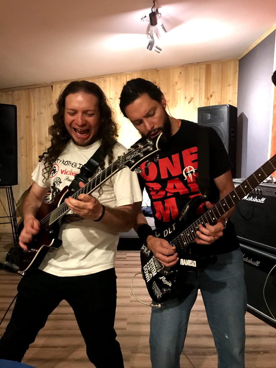 ChaoticthrashUN's tweet photo. Ensayando fuertemente para ensamblar los temas del album con nuestro nuevo baterista,quien será presentado oficialmente el próximo viernes 28 de octubre en el #HalloweenAndThrashMetal en Bar Excalibur, Cuadra Picha (Calle 6 Sur #71D 64 sur - Plaza de las Américas) desde las 8 PM https://t.co/g2y3tp9MOt