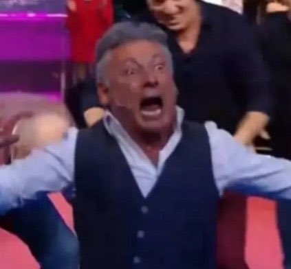 hurtndstrong's tweet photo. potrei vivere utilizzando i tanti mood di paoloantoni tutti i giorni della mia vita #staseratuttoèpossibile https://t.co/vUrIn95il8