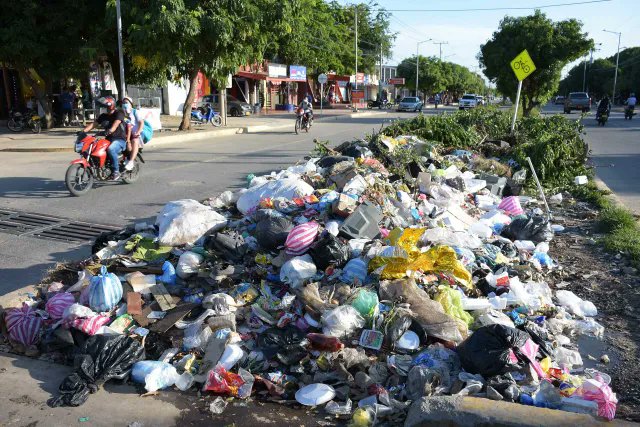 JohariGautier's tweet photo. Amo Valledupar. Su encanto es innegable, pero el proceso involutivo en el que ha caído también. Por eso me dedico en esta crónica a describir la transformación de los últimos años. Valledupar se ha convertido en una jungla, y las hipérboles en eufemismos.

https://t.co/O2MQPN18E7 https://t.co/93IgU4L34p
