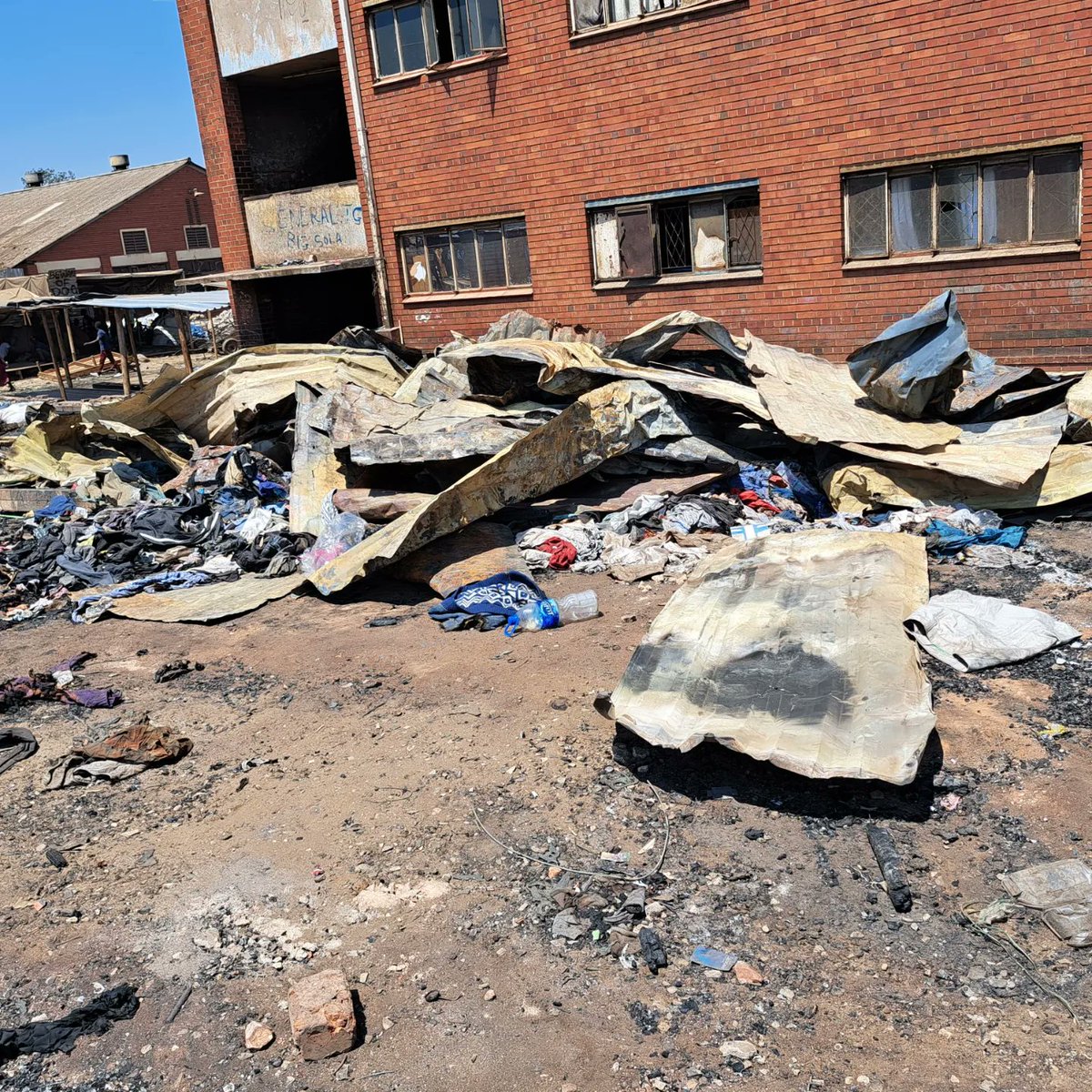 Why is it hapana news paper,Tv ,Radio ,chero ma blogger vakunyora about this
Currently there is civil war in Mbare Magaba ,yava ne 4 days ,they are fighting over matables ,3 people are confirmed dead Leaders where are ?