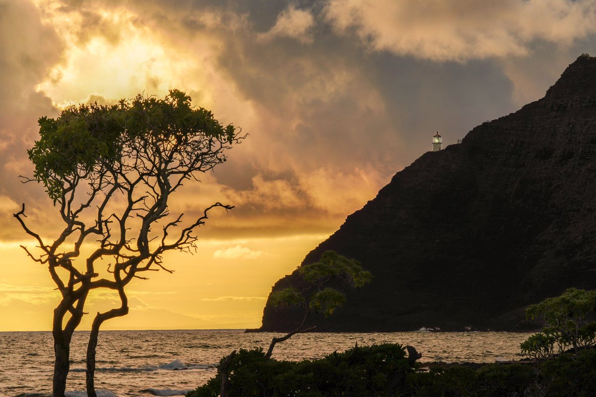 kcs____X's tweet image. 6:30am / 6:30pm from Oahu