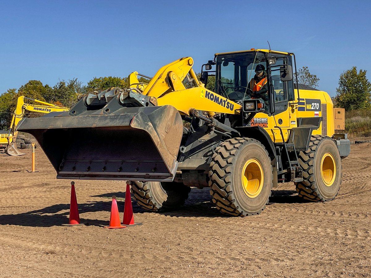 ExtremeSandbox's tweet photo. If you've never operated our wheel loader, you're missing out! Learn the controls, flip tires, master digging, and more. Book your adventure today! 👉 https://t.co/GAQwzHZL88 https://t.co/IKSCr0fy00