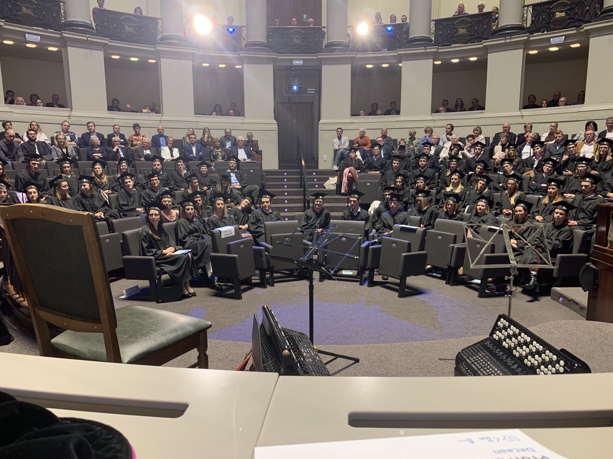 HoebekePiet's tweet photo. Net geproclameerd de nieuwe groep masters specialistische geneeskunde aan ⁦@ugent⁩ ⁦@ugent_fge⁩ 
Uitdagende tijden maar gemotiveerde goed opgeleide jonge artsen, proficiat, het ga jullie goed en steeds welkom! En dank voor wat jullie voor ons gedaan hebben 🙏👏👍 https://t.co/Syt3IPqs4S
