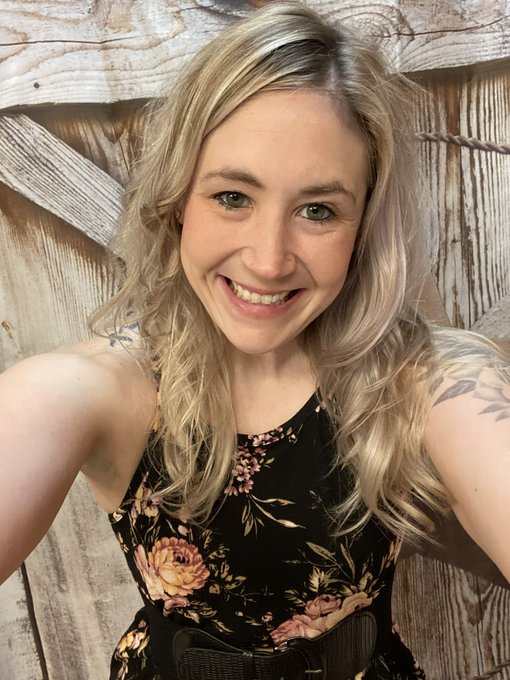 Feeling cute..Happy Monday https://t.co/vtYnc7Jb2S