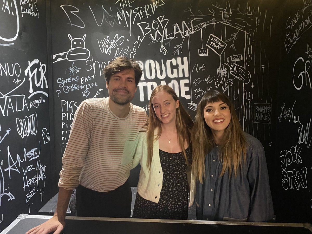 Being in radio is asking artists to record idents for your show when you meet them - very excited to play ‘hi we’re Oh Wonder and you’re listening to URN’ soon! 🫶 <a href="/OhWonderMusic/">Oh Wonder</a> <a href="/URN1350/">URN</a>