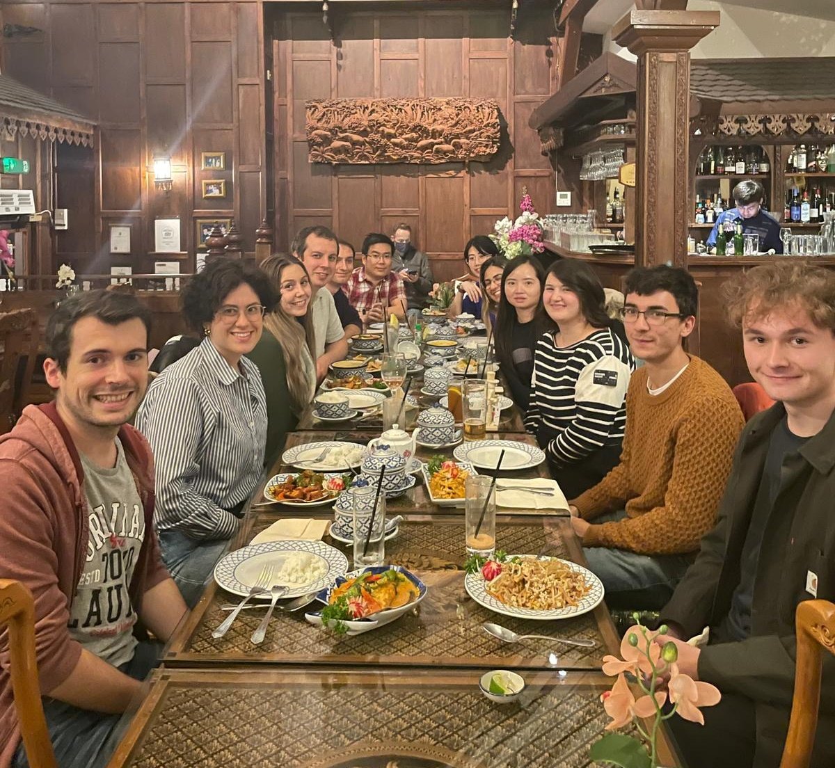 AshleyDoesTweet's tweet photo. AshleyDoesCelebrate. Nice birthday cake, card, and meal with the Bullock group (&amp; co.) 🥳🎉 Thank you very much 😊 https://t.co/n6R9UV45R5