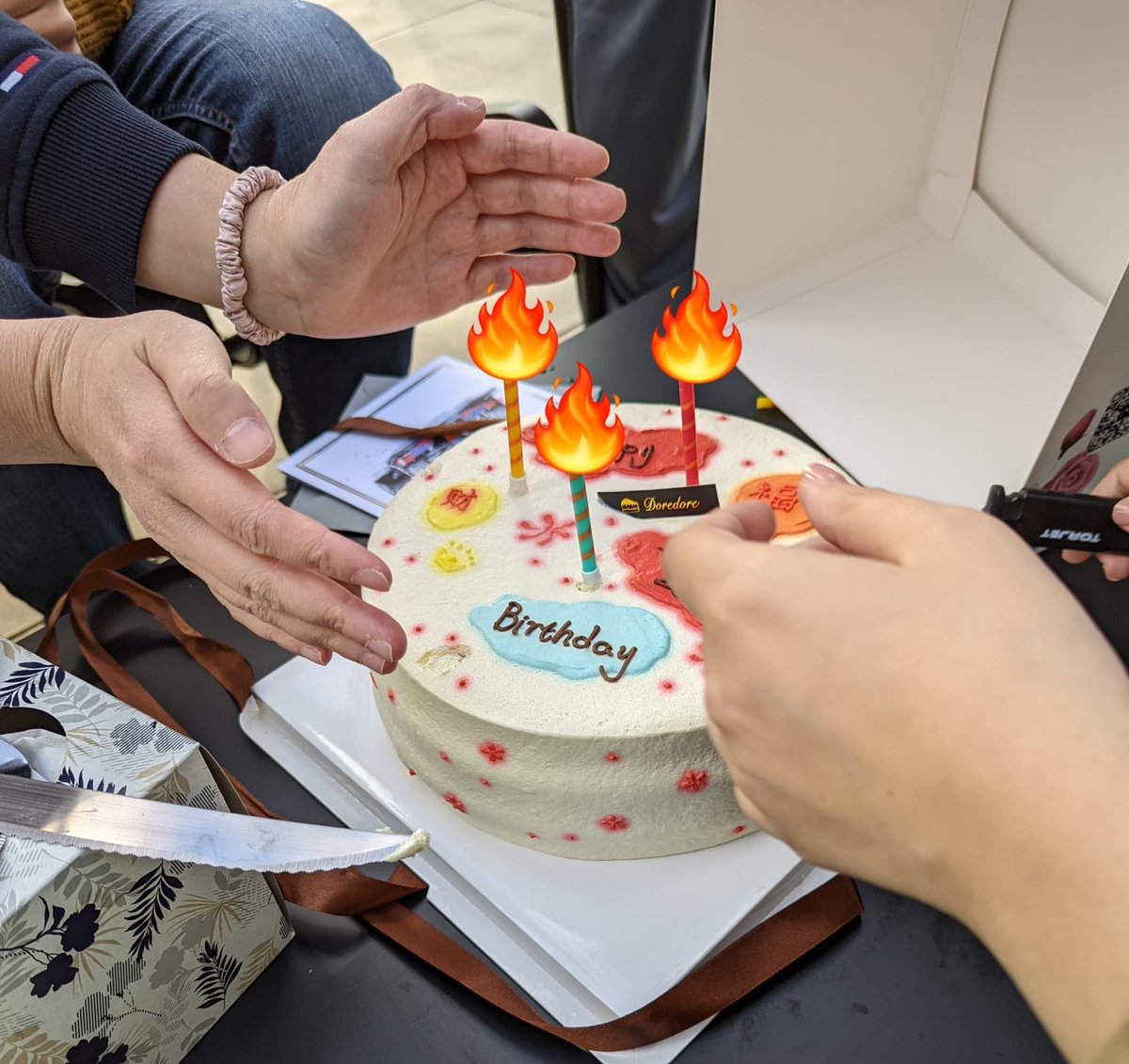 AshleyDoesTweet's tweet photo. AshleyDoesCelebrate. Nice birthday cake, card, and meal with the Bullock group (&amp; co.) 🥳🎉 Thank you very much 😊 https://t.co/n6R9UV45R5