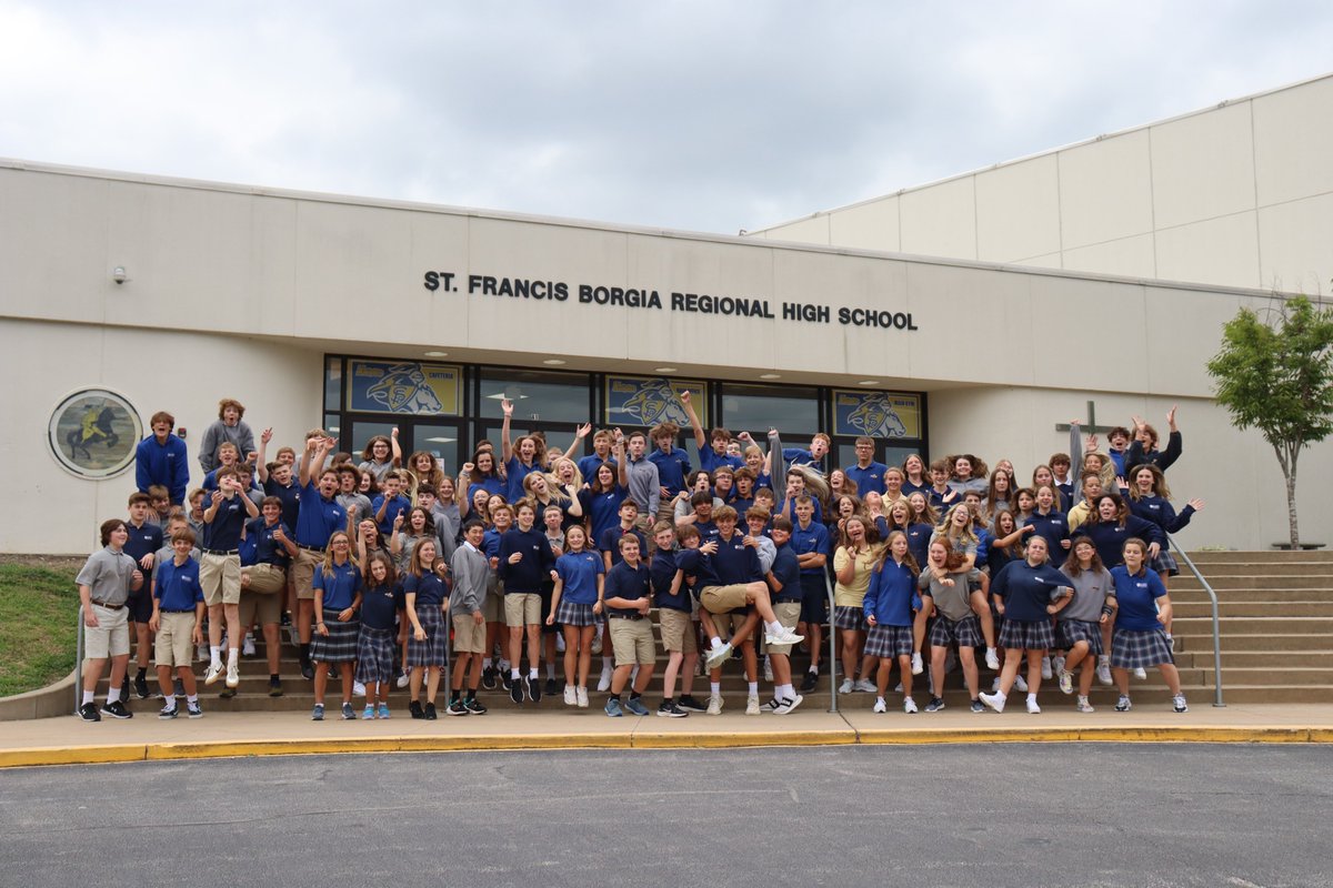 BorgiaHS's tweet photo. Way to show up &amp; support your school, #Classof2026! Enjoy your dress-down day tomorrow as a TY for bringing the most $$ in today for #BorgiaGivingDay2022!
#TheyGave https://t.co/HN6jW5Cl2l