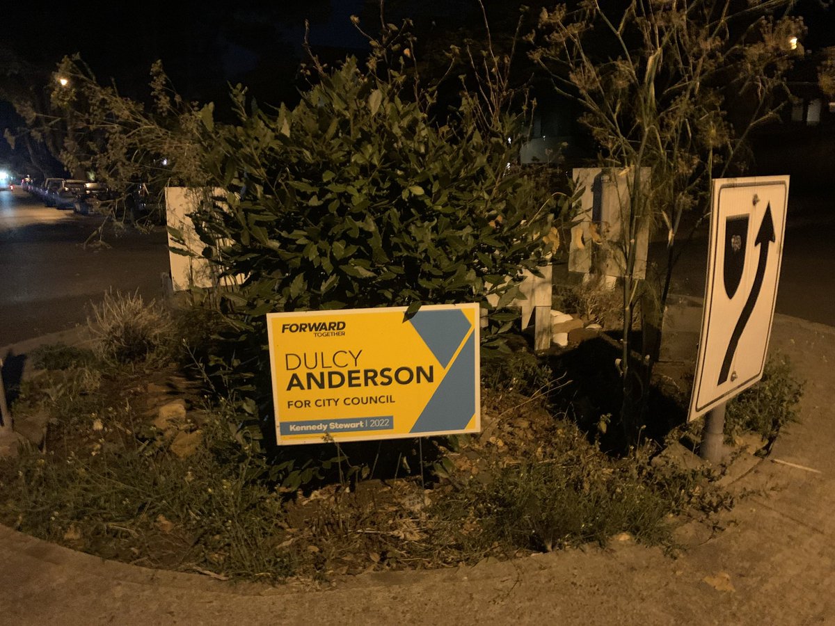 CitizenKits's tweet photo. @ForwardVan22 continues to go around circles while our City burns under Stewart's leadership" @DulcyAnderson @TomDavidoff @kennedystewart #roundaboutsign #signonpublicproperty @MelissaDeGenova @ZarrabianCOV https://t.co/SxXcF4uZGJ