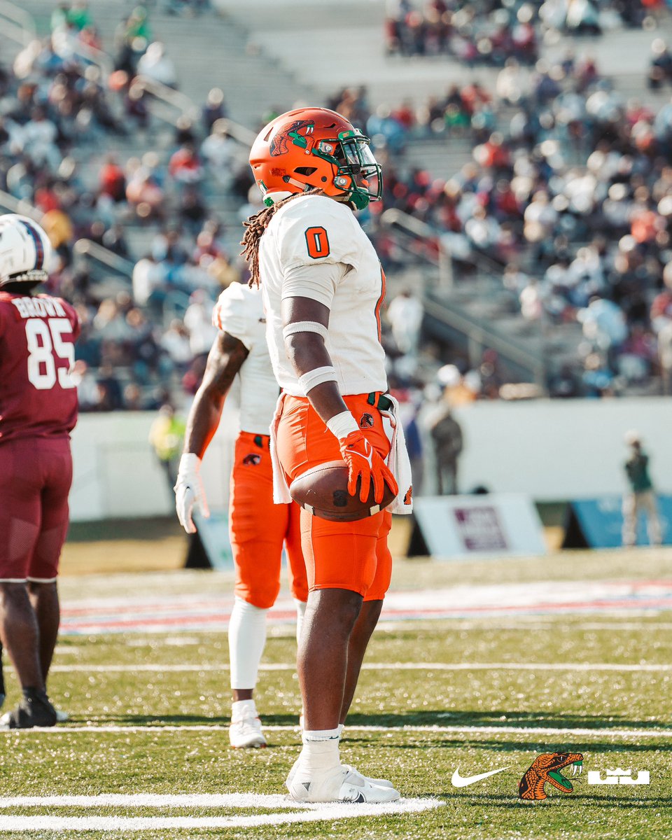 🚨 𝗦𝗪𝗔𝗖 𝗗𝗘𝗙𝗘𝗡𝗦𝗜𝗩𝗘 𝗣𝗟𝗔𝗬𝗘𝗥 𝗢𝗙 𝗧𝗛𝗘 𝗪𝗘𝗘𝗞 🚨

Isaiah Major earned his second SWAC award after his 13 tackles, 2.5 tackles for loss, one sack, and one pass breakup in the 20-14 win at SC State.

📰 bit.ly/3MjEgvG

#FAMU | #Rattlers | #LeaveNoDoubt