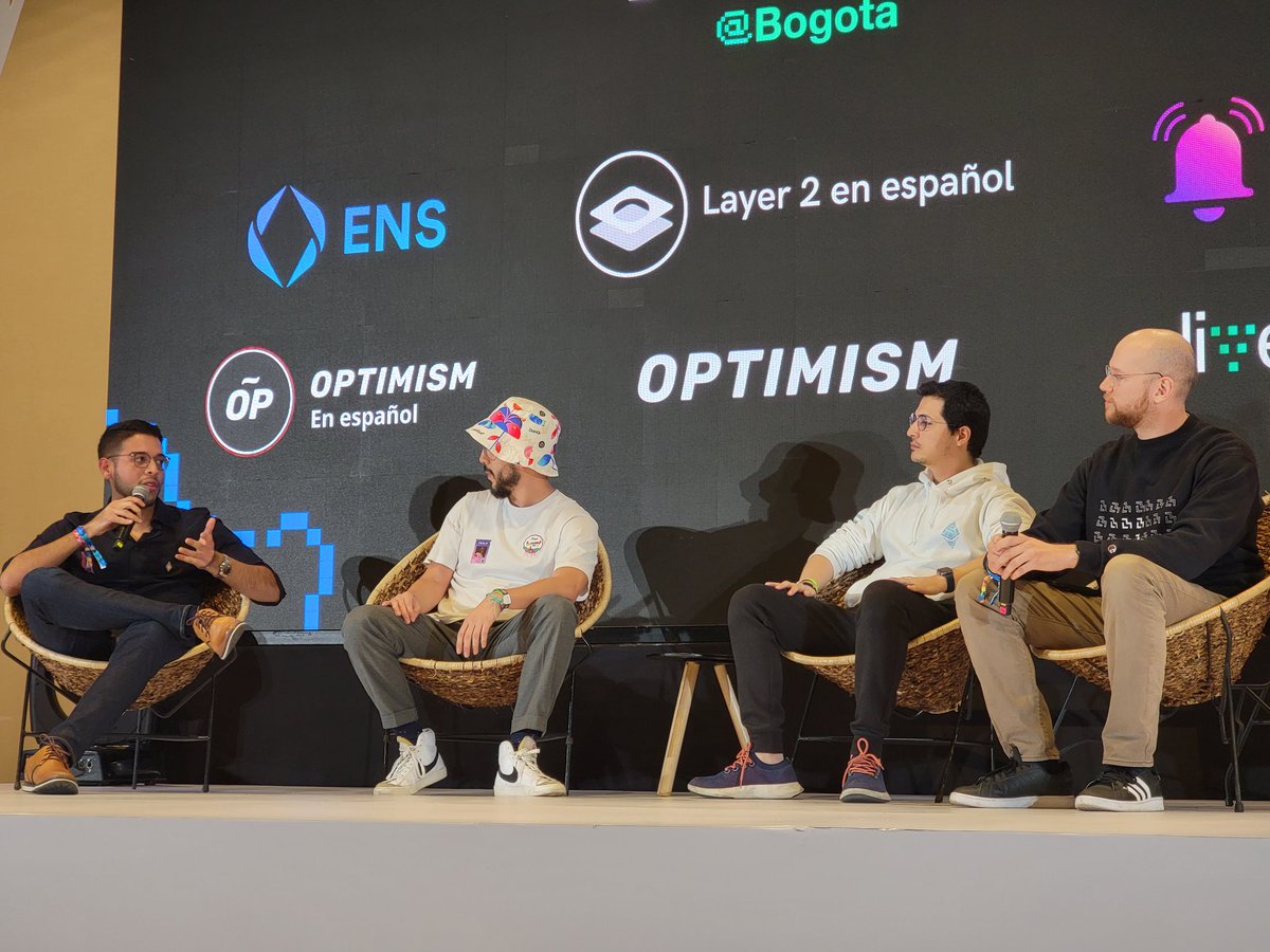 Giveth's vision is to transform public goods projects into DAOs with their own token economies, to reward those who are adding value to society.

'Qué son los public goods' is just getting started w/ @mateodazab @Givethio at @ethlatam