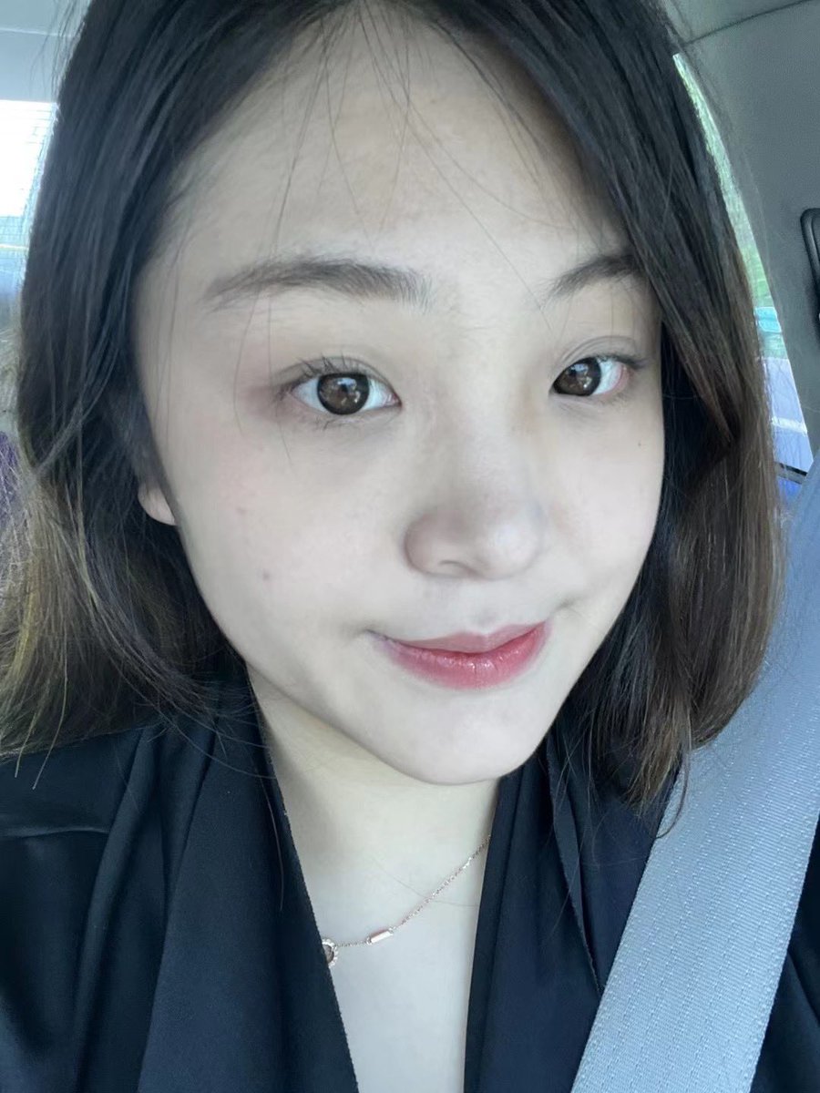 Felix41220955's tweet photo. 身边人投稿
大一就主动被学长破处潜规则的骚母驴
现在主要吃到屌就想被插
后来主动勾引外校学长 在厕所口屌插逼 又到校园里三通现在���常被学长带着出去挨操 已经不知道被多少人操多少次了 ＃投稿曝光 #反差婊档案 ＃母驴 #肉便器訓練中 https://t.co/zYoJrJ96er