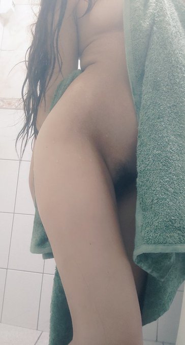 Qui&eacute;n se anima a quitarme la toalla? 😋 https://t.co/bq8ov2zM8t<a href="/tag/latina"class="tags"><span>#latina</span></a><a href="/tag/peruana"class="tags"><span>#peruana</span></a><a href="/tag/tetas"class="tags"><span>#tetas</span></a><a href="/tag/contenido"class="tags"><span>#contenido</span></a>