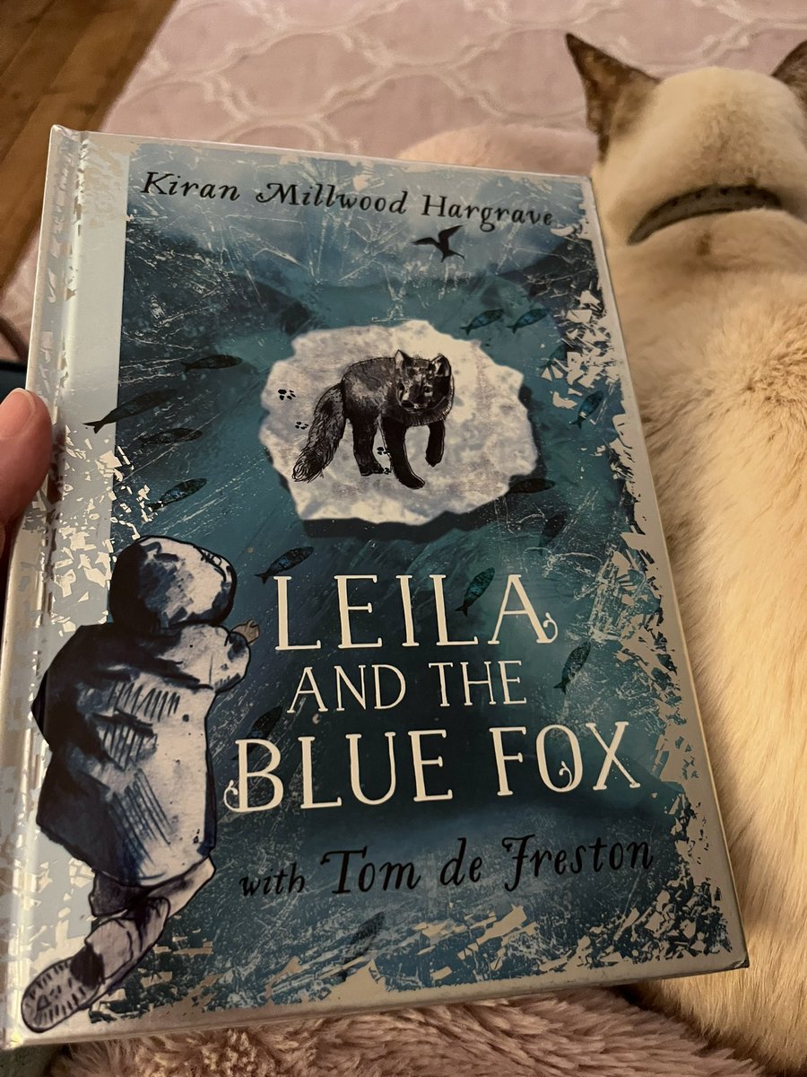 #LeilaAndTheBlueFox another breathtaking read and visual immersion - treasure from @bathkidslitfest @Kiran_MH #TomdeFreston it’s such a beautiful piece of work, it sings from each page (Siamese are optional extras)