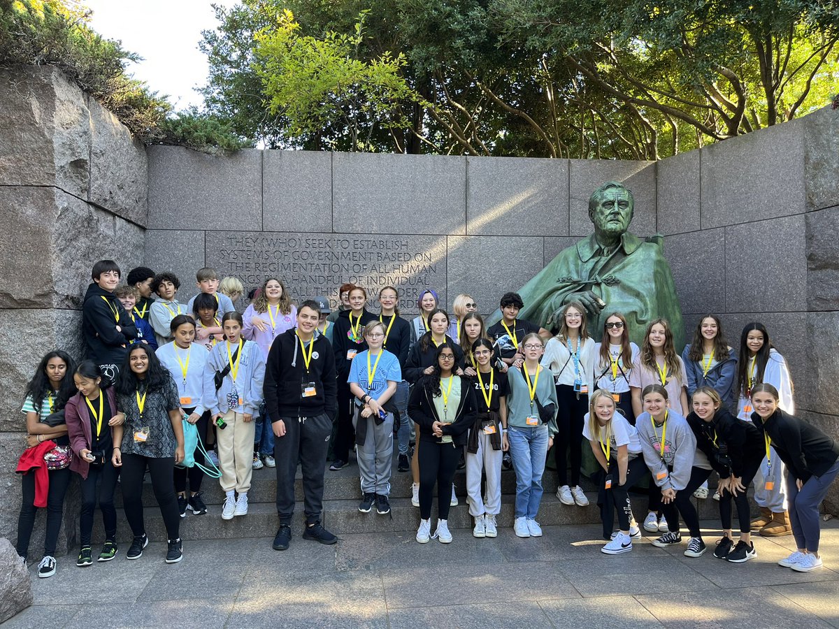 Mr_Frobose's tweet photo. Bus #6 at the Jefferson and FDR Memorials! @hyattseaglenews @EagleNewsHyatts @HyattsDC https://t.co/PLSfX6yKJc