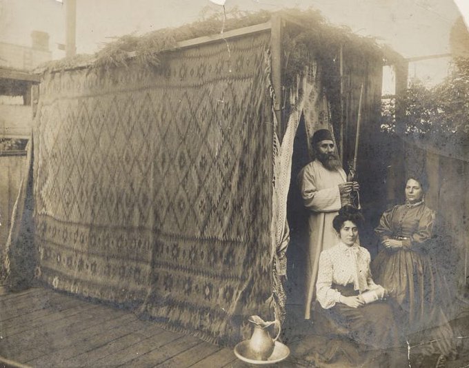 Albert_Zimerman's tweet photo. #HAG #Sukkot #Sameaj Dzjudios en Smirna 1890 https://t.co/7IvEirGMM9